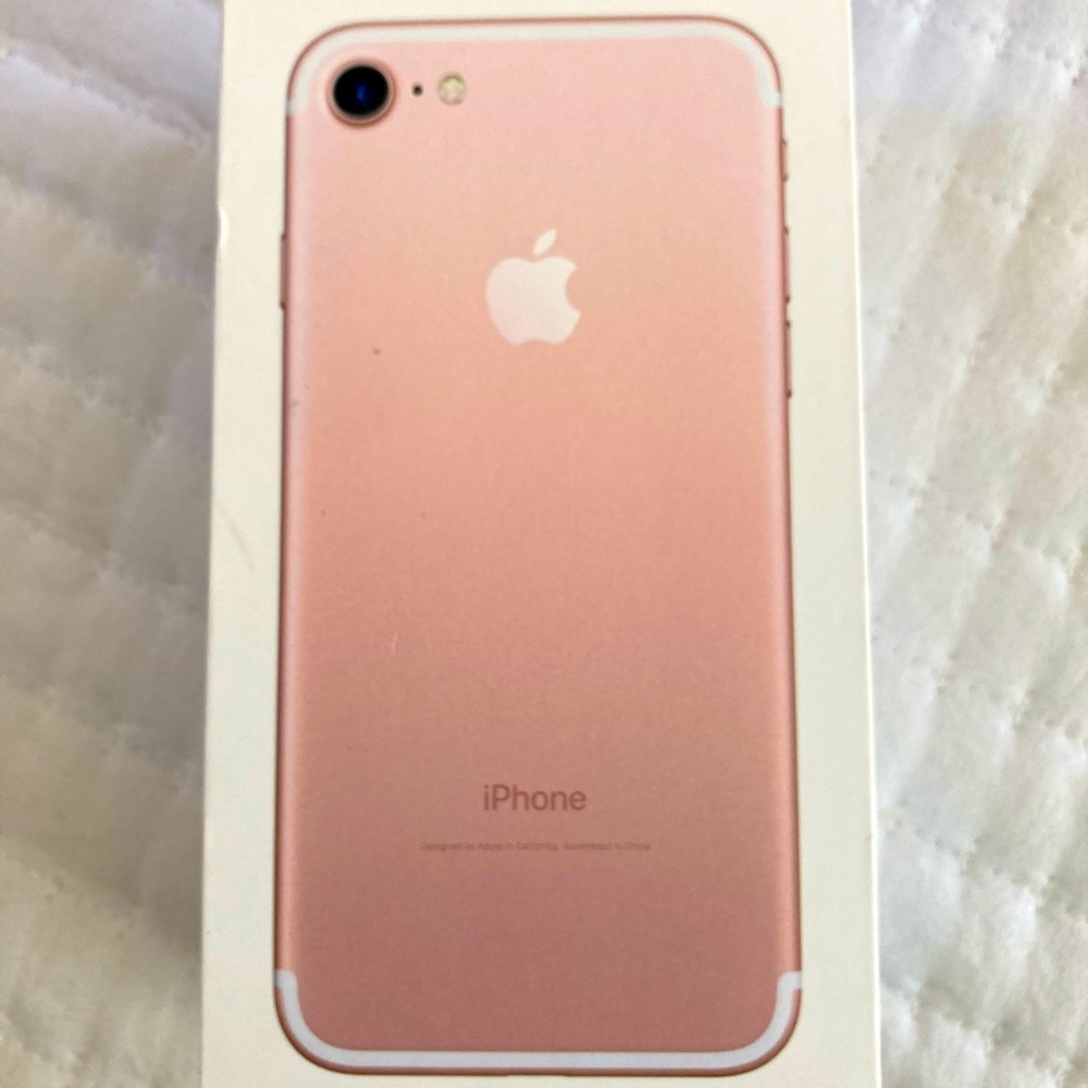 iPhone 7 32G - Cracked Screen